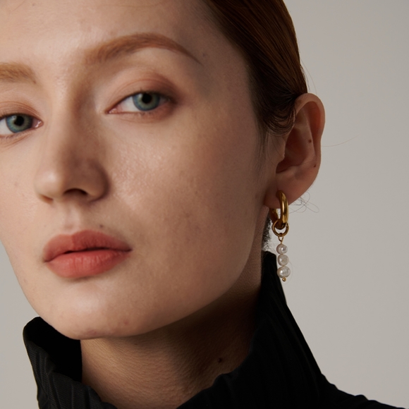 Freshwater Pearl Assymetry Dangle Earrings - Picture 6 of 7